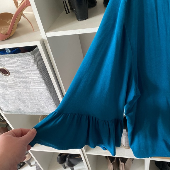 Adorable top - Picture 3 of 4